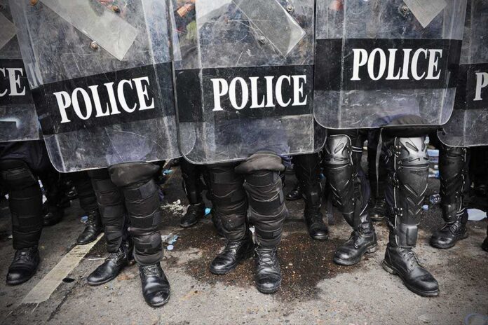 shutterstock_208336891.jpg police