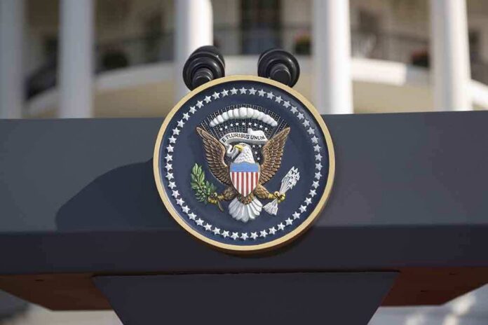 shutterstock_106049372 Close-up of the presidential seal on a podium