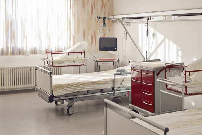 shutterstock_178580618 A hospital room featuring empty patient beds and medical equipment