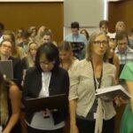 Vanity Fair Reporter Appears to Grin and Wink During Lindsay Clancy Trial Coverage