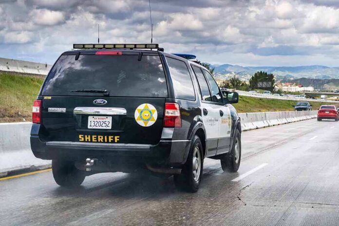 shutterstock_1352643686 Sheriff SUV driving on a highway