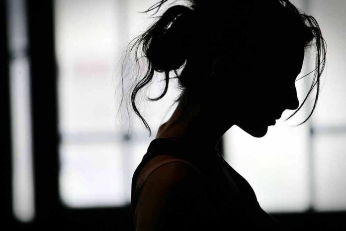 shutterstock_563555992 silhouette of a woman in profile against a bright window