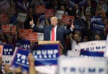 Trump Brings Sports Icon To Rally – Crowd EXPLODES Donald Trump speaks at a rally, giving two thumbs up